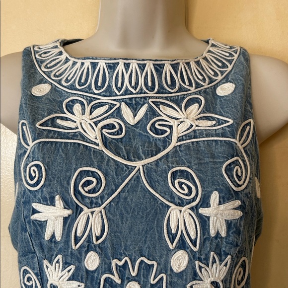 Alice + Olivia Floral Embroidered Denim Dress size 2 - Picture 2 of 15